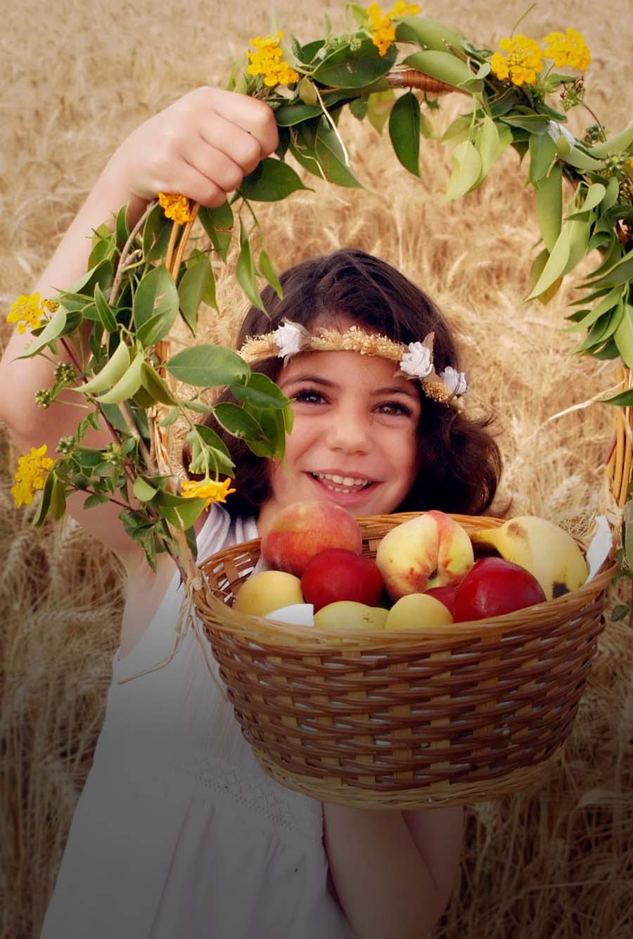 Family_Pesach-Mobile Girl celebrating Shavuot